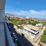 Warm 2br In Heart Of City, Walk To Shops & Cafes דירה *
