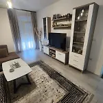 Warm 2br In Heart Of City, Walk To Shops & Cafes דירה שקודר
