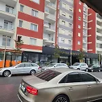 Warm 2br In Heart Of City, Walk To Shops & Cafes דירה *