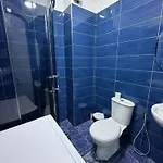 Warm 2br In Heart Of City, Walk To Shops & Cafes Szkodra