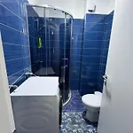 דירה Warm 2br In Heart Of City, Walk To Shops & Cafes