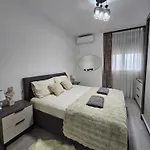 Apartament Warm 2br In Heart Of City, Walk To Shops & Cafes Szkodra