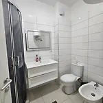 Warm 2br In Heart Of City, Walk To Shops & Cafes