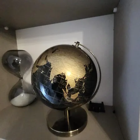 Warm 2br In Heart Of City, Walk To Shops & Cafes * Shkodër