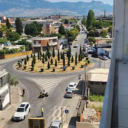 Warm 2br In Heart Of City, Walk To Shops & Cafes Apartment Shkoder