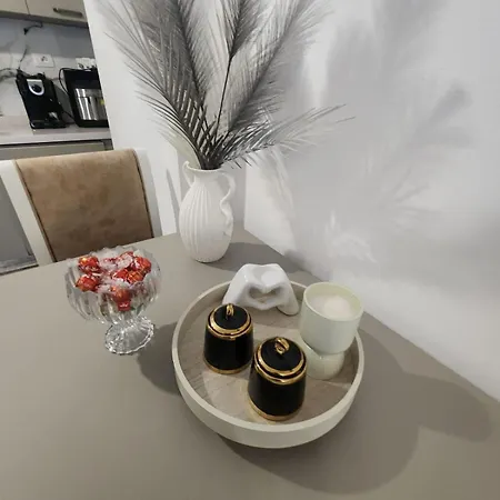 Warm 2br In Heart Of City, Walk To Shops & Cafes 公寓 Shkodër