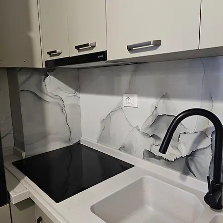Warm 2br In Heart Of City, Walk To Shops & Cafes Apartament