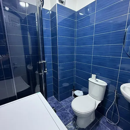 Warm 2br In Heart Of City, Walk To Shops & Cafes Shkoder