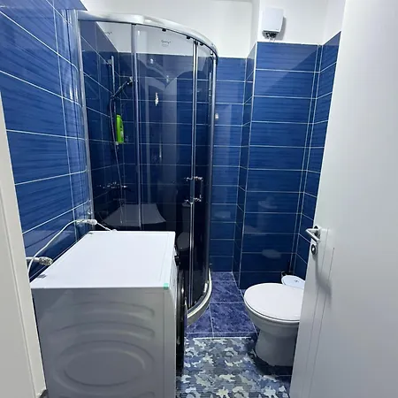 Apartment Warm 2br In Heart Of City, Walk To Shops & Cafes