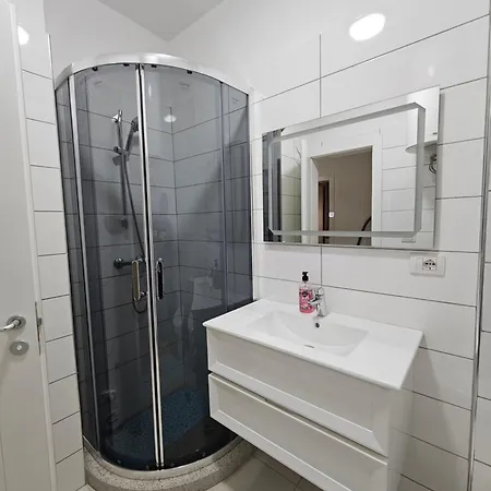 Warm 2br In Heart Of City, Walk To Shops & Cafes Apartament *