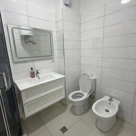 Warm 2br In Heart Of City, Walk To Shops & Cafes Apartament *
