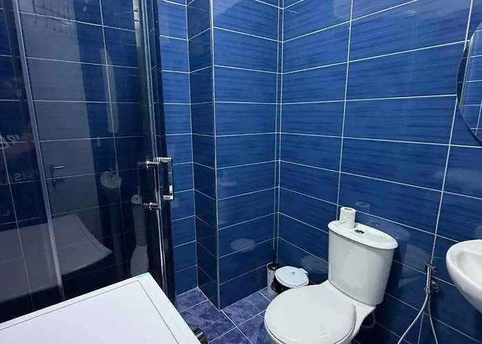 Warm 2br In Heart Of City, Walk To Shops & Cafes Shkodra