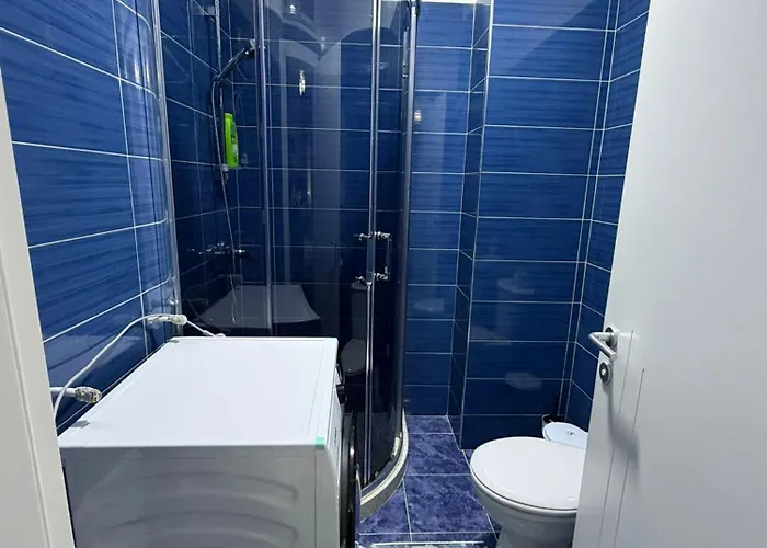 Apartment Warm 2br In Heart Of City, Walk To Shops & Cafes
