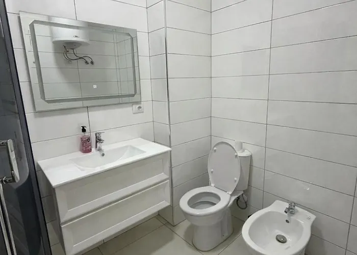 Warm 2br In Heart Of City, Walk To Shops & Cafes Apartment *